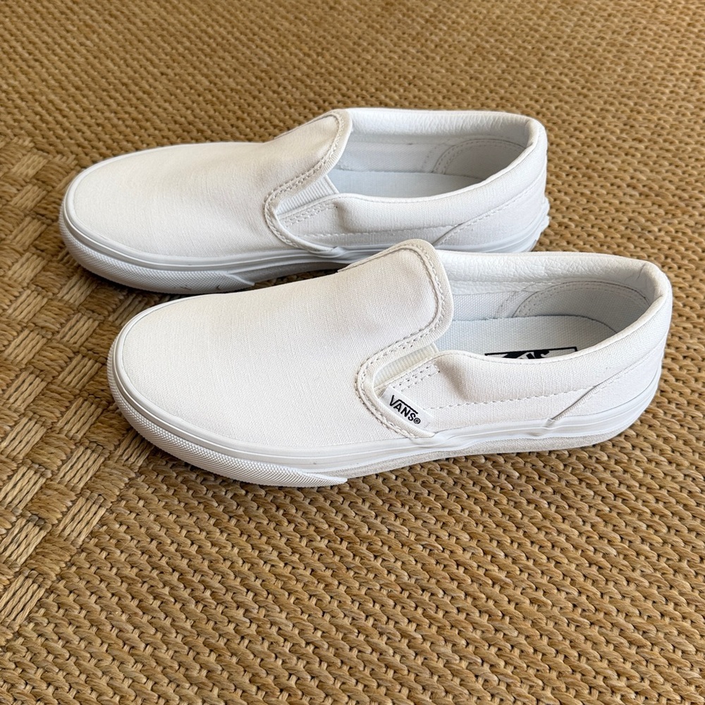 Vans Little Kids’ Iconic White Classic Slip-On Shoe—K2 - Picture 5 of 10